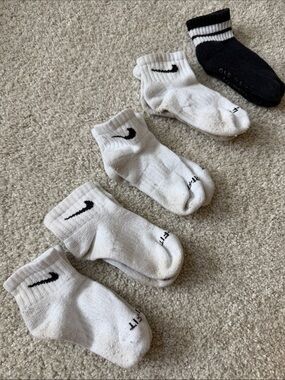 Nike White Ankle Socks w/ Black Swoosh - 4 Pack and 1 pair old navy black socks